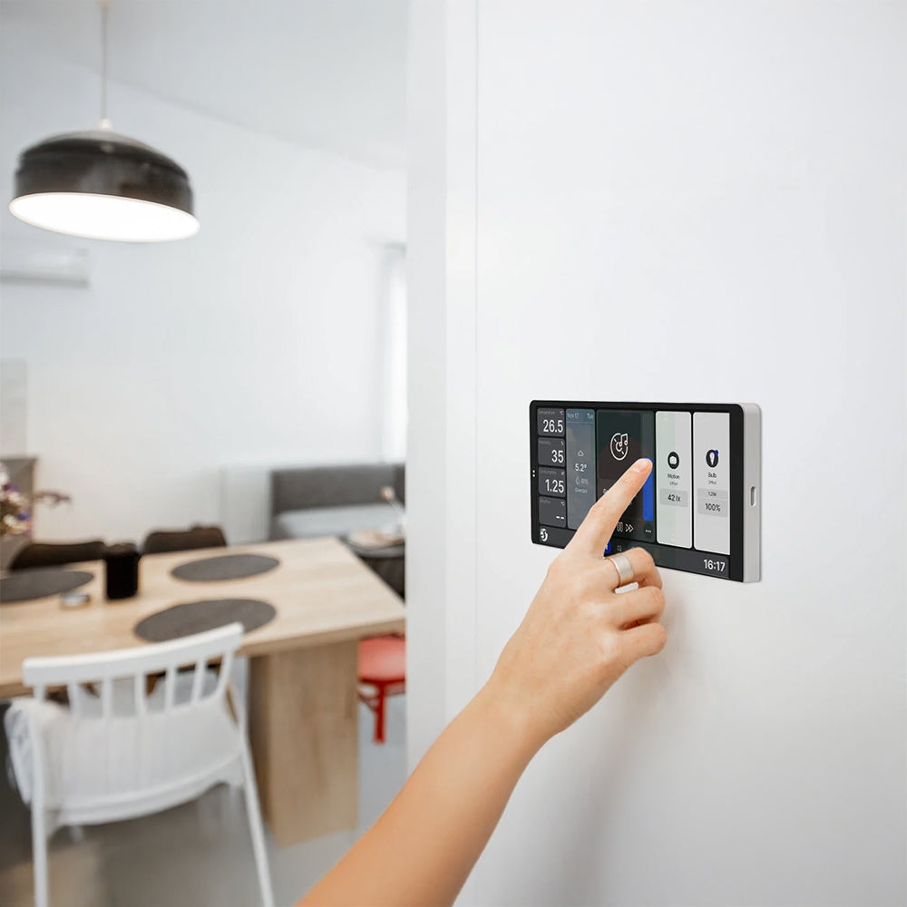 shelly-wall-display-x2-silber-blu-ht-ivory-touchpanel image 6
