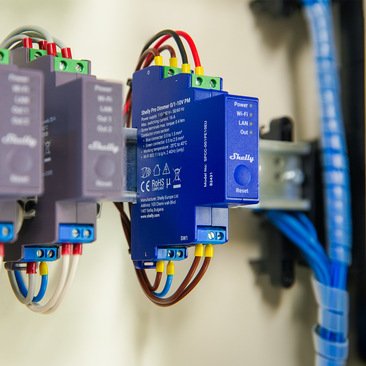 shelly-pro-dimmer-0-1-10v-pm-hutschienen-dimmer-mit-messung image 3